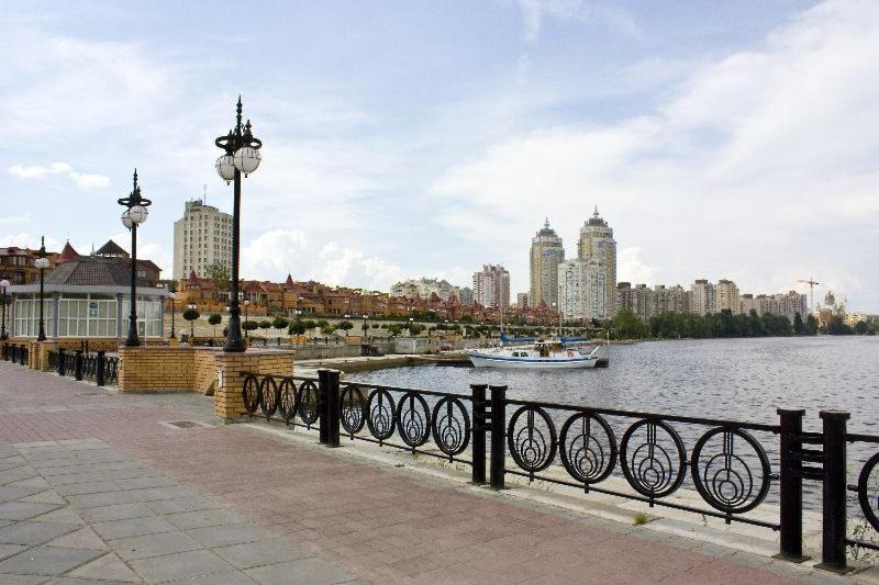 Dream Town Apartment Kyiv Exterior photo